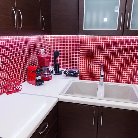 Beautiful New Decorated Apt In *