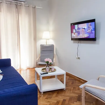 Beautiful New Decorated Apt In *